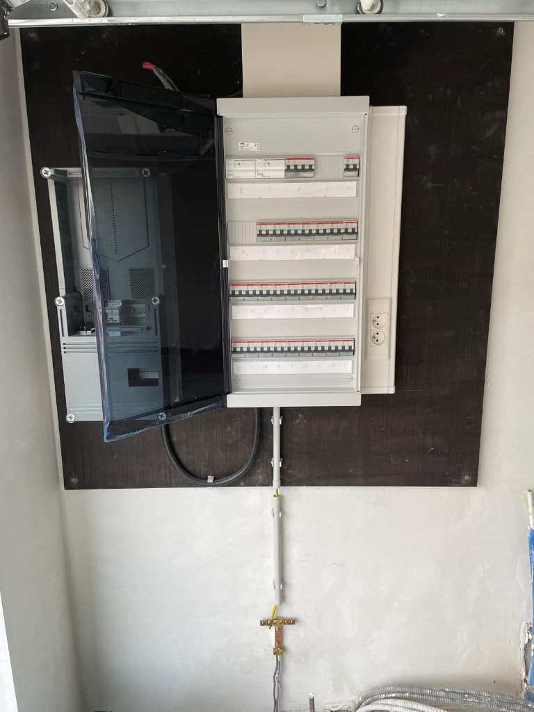 Tableau électrique neuf installé — remise en conformité RGIE